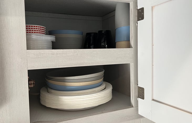 Included plates and cups