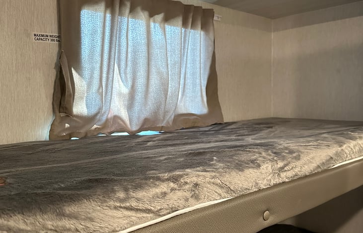 Top bunks w/ windows