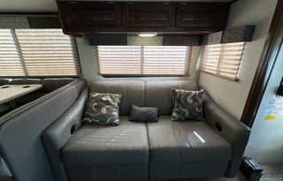 "Jolly" - Spacious RV for a King (and Queen)