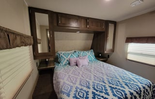 Large Shower☆Outdoor kitchen☆Slide out☆ BUNKS