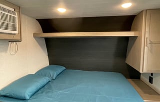 Sleeps 6 | Lightweight | Camping or Temporary Stay