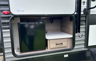 Trailside Escape JANY 2308