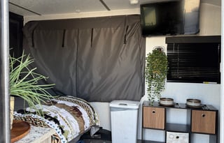 Under 5,000lbs, pet friendly, toy hauler sleeps 4