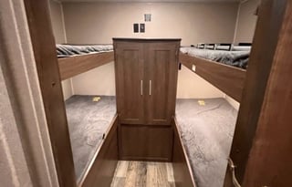 2020 Keystone Hideout 290LHS Sleeps 9