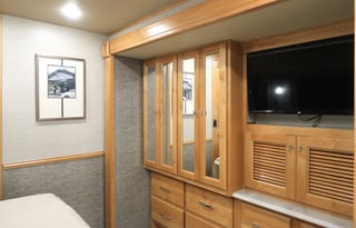 Beautiful luxury RV is Kid and Pet friendly!