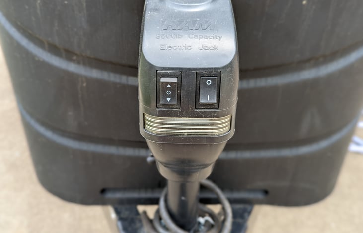 Electronic Trailer Jack and Propane Storage (2 X 40lb propane tanks with cover)