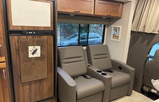 2021 Winnebago Minnie Winnie 26T with upgrades
