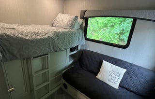 Relaxing Luxury RV Rental w/bunkhouse