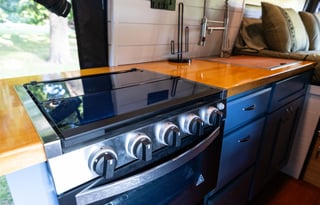 Couples OFF-GRID High Roof Camper Van
