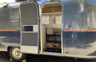 Airstream in 2 colors! Stand out!