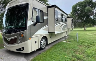 2016 Fleetwood RV Discovery 37R