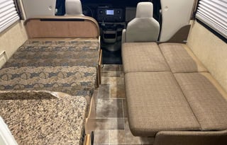 27 Foot Thor Motor Coach