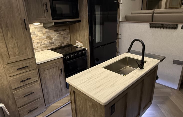 Kitchen & Dining
