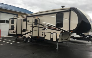 2017 Sandpiper 32 clubhouse