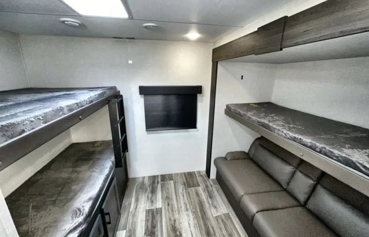 Bunk room: full over twin, twin over couch that turns into a full size bed