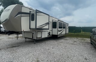 2 bedroom, 2 full baths, fifth wheel