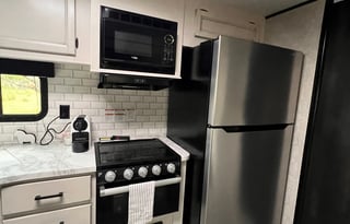 Luxury new spacious camper near Myakka State Park