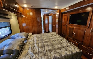 Glamping Fun: Mirada 35BH Class A w/ 2 Bathrooms