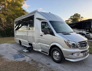 Airstream RV Atlas Murphy Suite
