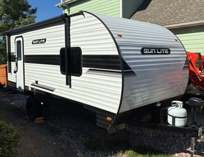 Sunset Park RV Sun Lite LTD 19BH