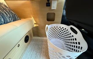 "WanderPop" - Luxury Off Grid Noovo Camper Van