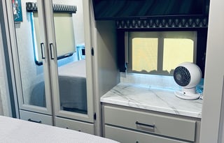 2023 Thor Family Weekender