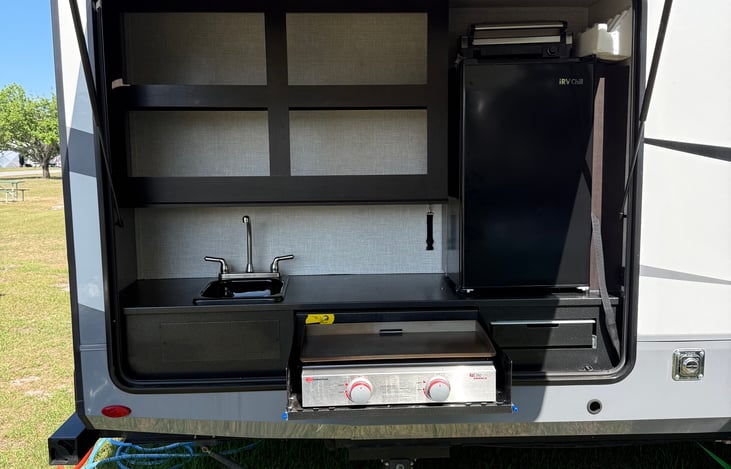 Outdoor kitchen with blackstone