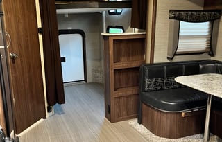 King size bed! 2 ACS! 2017 Dutchmen  Luxury RV