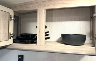 Easy Luxury Getaway! King Bed!