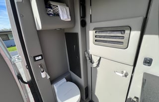 Luxury Mercedes Sprinter Cruiser Van Seats 8