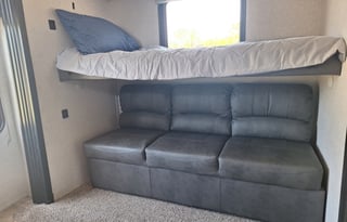 "Ellie Mae" Bunk Room/ Full Outside Kitchen