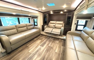 Summit - 2022 Jayco North Point