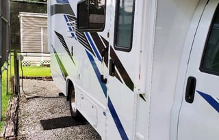 LOLLY & POPS GETAWAY