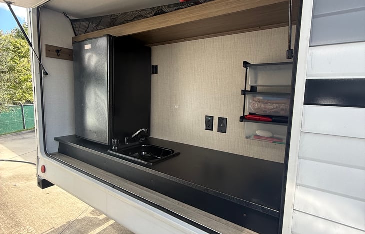 Outdoor kitchen prep area