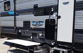 Bunkhouse & Lounge, Fully-Loaded & Turn-key Ready!