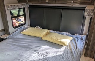 2021 Holiday Rambler Invicta 34MB