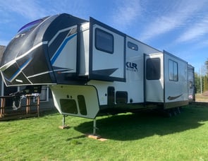 Forest River RV XLR Boost 37TSX13