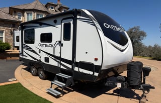 Spacious Clean 23' Outback Trailer w/slideout Bed