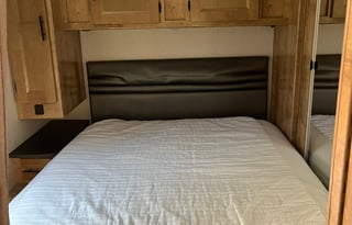 Family Fun-mobile -2021 Coachmen Leprechaun 319MB