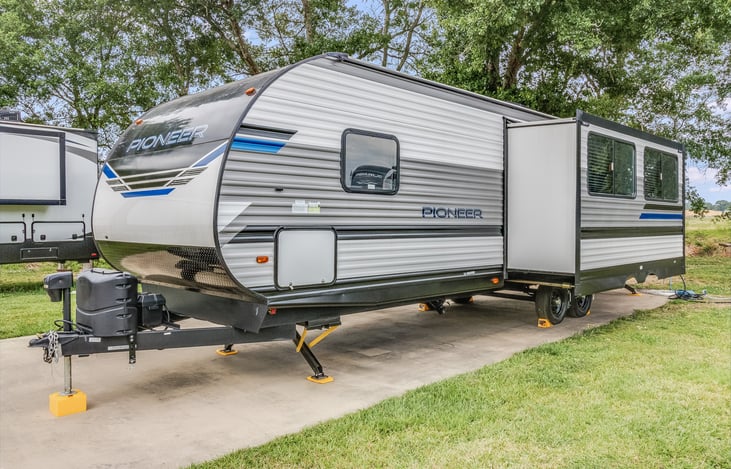 Left side of Rv as well showing the front huge passthrough storage area.