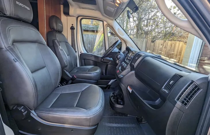 Leatherette (fake leather) swiveling chairs