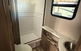 Friendly RV Rental - Bunk House sleeps 6