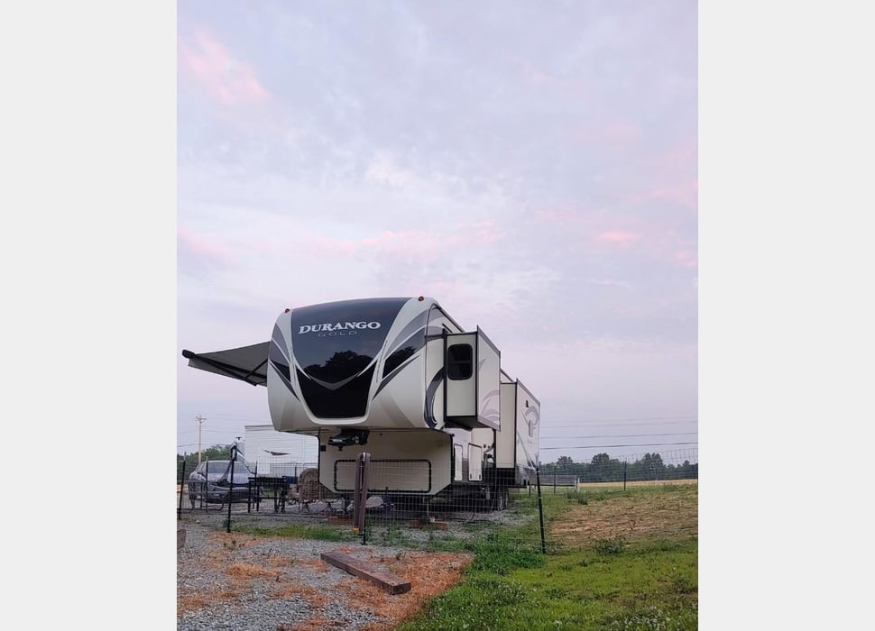 Fifth Wheel rentals in Marengo