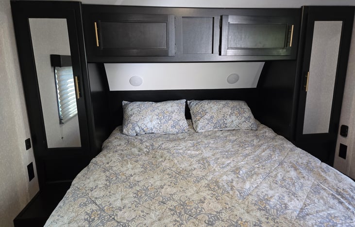 Main bedroom Queen bed