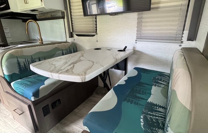 Booth dinette converts into twin bed