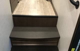 Dutchmen Atlas Fifth Wheel