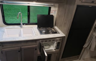 BRAND NEW 2021 Coachmen RV Apex Nano 208BHS