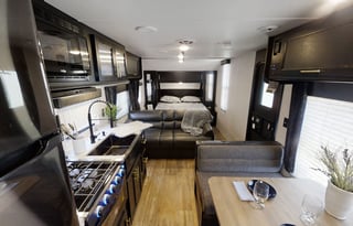 Luxury RV w/patio, Relax - bbq