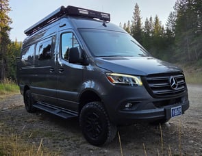 Winnebago Revel 44E