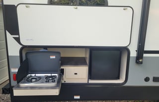 2023 Luxurious Family-Friendly Apex Ultra-Lite